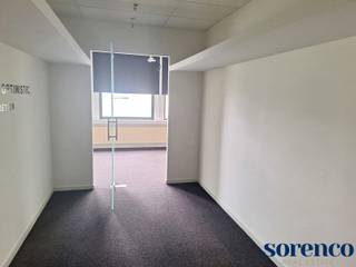 Kontich – Instapklaar gelijkvloers kantoor ca. 518m² met parking op toplocatieStrategisch gelegen tussen het centrum van Kontich en de belangrijke...