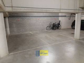 In een woonwijk waar de openbare parkeerplaatsen schaars zijn, bieden wij u deze 10 ondergrondse staanplaatsen gelegen in een recent gebouw van...