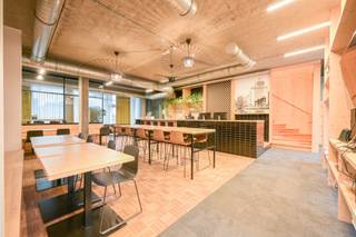 Op zoek naar een strategisch gelegen kantoor met uitstraling én toekomstpotentieel?Dit instapklare kantoorgebouw van 650 m² bevindt zich op de...