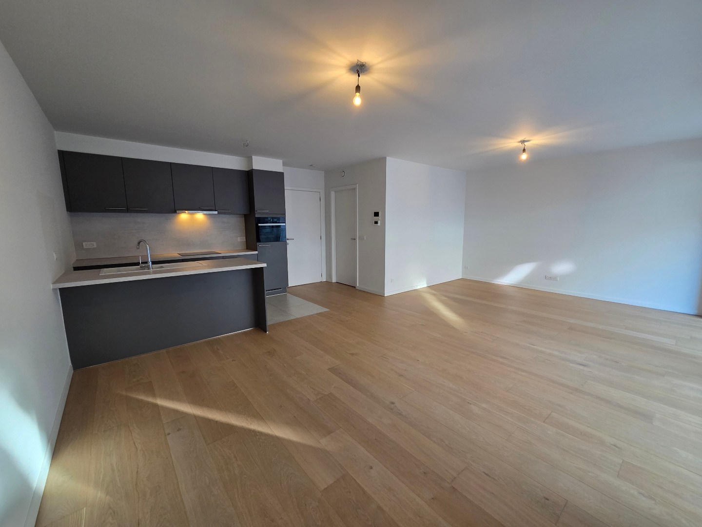 Prachtig recent appartement met ruim terras en 2 slaapkamers op een toplocatie! - foto 5