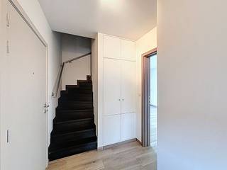 Ce duplex luxueux est idéalement situé à la périphérie du centre de Ninove, au deuxième étage d’une résidence moderne avec ascenseur.En entrant, vous...