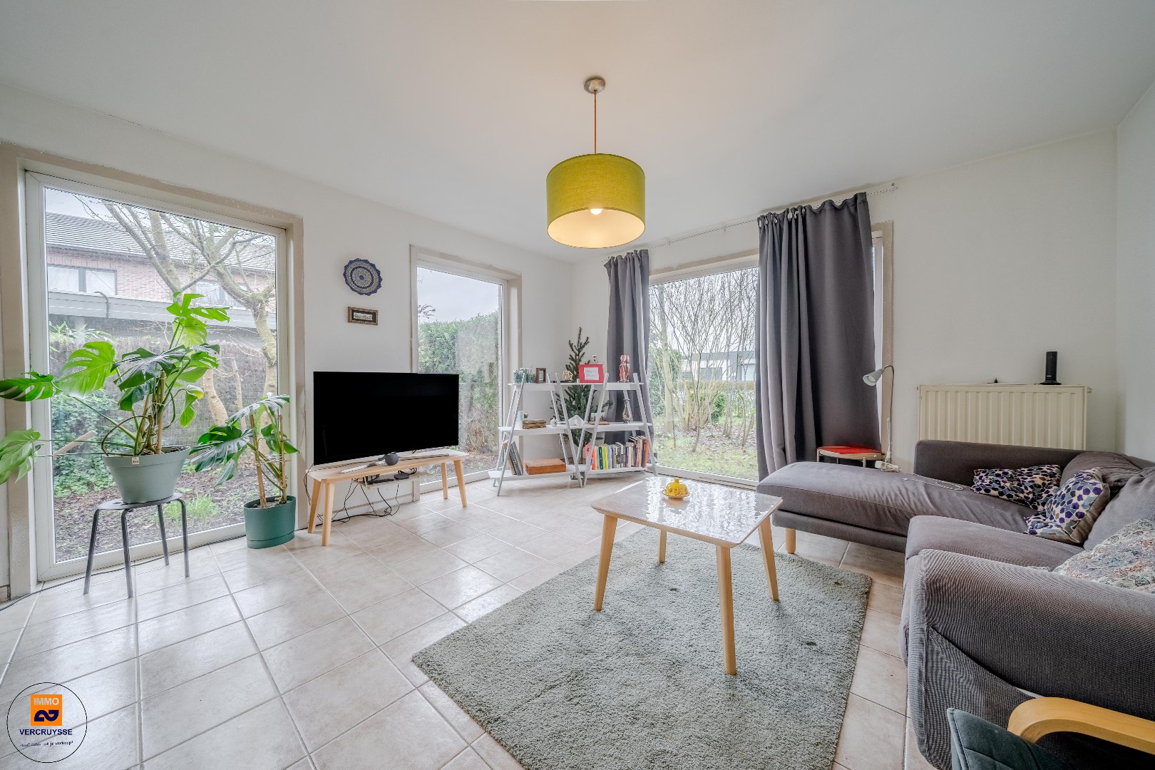 Ruime gezinswoning met 3 slaapkamers en mooie achtertuin in een residentiële woonwijk - foto 3