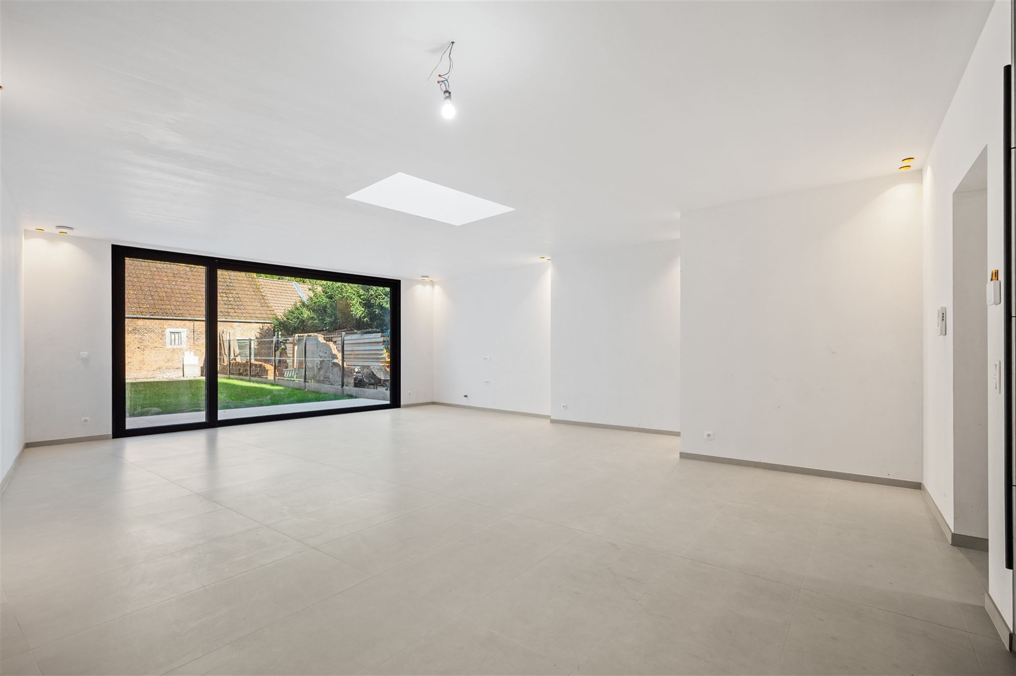 Vernieuwde woning met 3 kamers, garage en tuin - foto 2