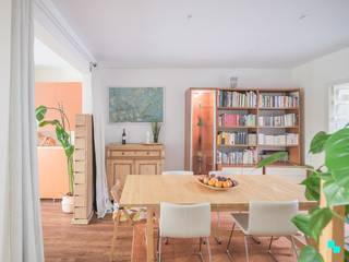 Verkocht op de Bordes-bezoekdag. Compromis in opmaak. Deze charmante woning met geweldige tuin nabij Merelbeke centrum gelegen op een perceel van 202 m² en beschikt over een bewoonbare oppervlakte van ca. 140 m². De ligging is gunstig ten opzichte van openbaar vervoer, winkels en scholen. De woning bevindt zich bovendien in een centrale, gegeerde en bovenal kindvriendelijke buurt. Indeling: inkomhal, gastentoilet, woon- en eetkamer, keuken met eetplaats en badkamer. De eerste verdieping telt twee slaapkamers. Op de zolderverdieping bevindt zich de masterbedroom. Achter de woning bevindt zich de zonnige tuin met vijver aangelegd terras, tuinhuis en lounge. CV op aardgas. Extra troeven: fantastische buurt | instapklaar | nabijheid Scheldemeersen. Kyara Hennaux (BIV 514 129) 09 277 02 53 | www.bordes.be