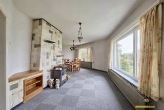 Deze rustig gelegen gelijkvloerse woning heeft nog een tikkeltje liefde nodig om er jouw droomwoning van te maken. Maar potentieel heeft ze...