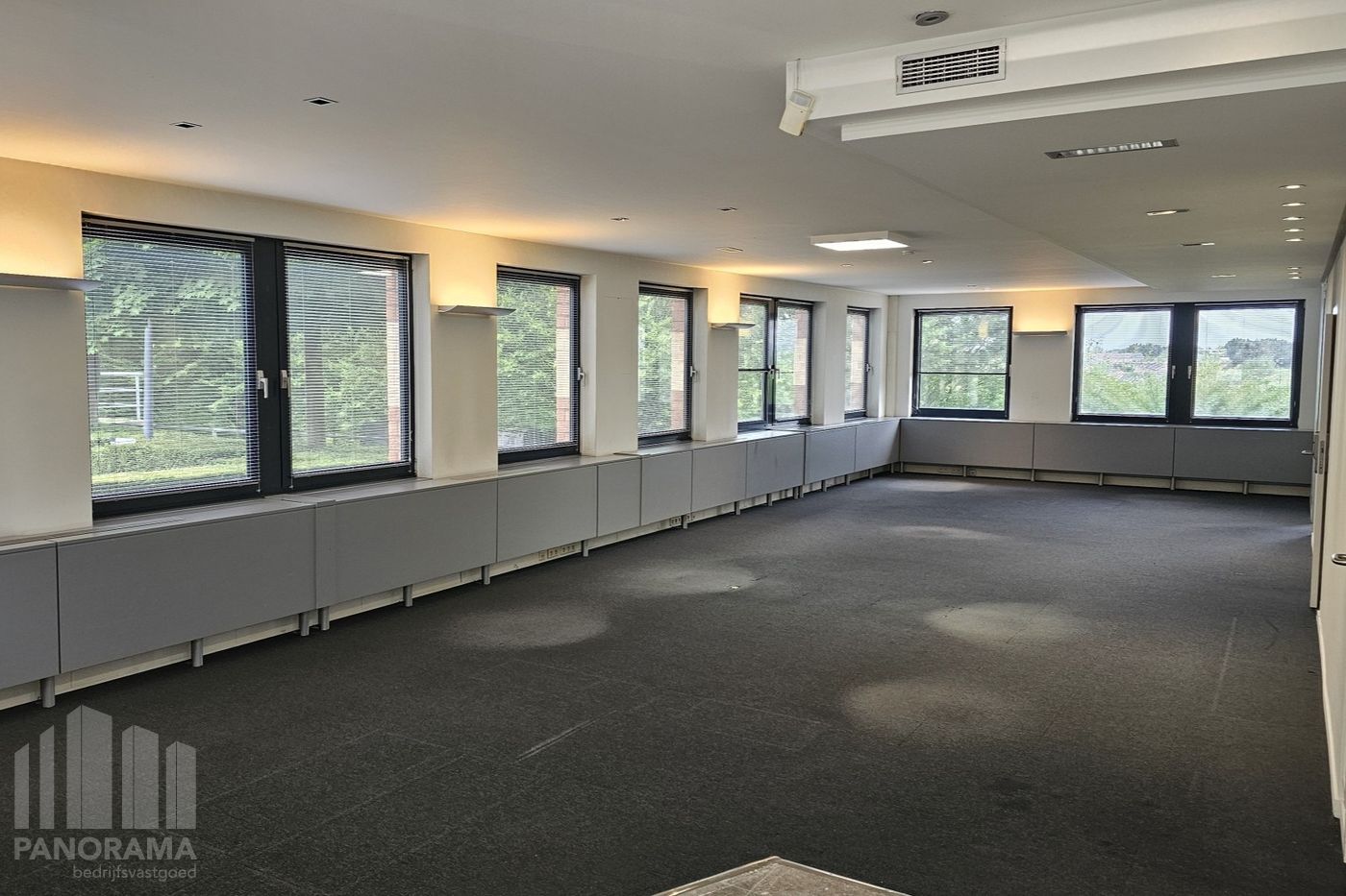 253 m² de bureaux à proximité du Ring R0/E40 - photo 4