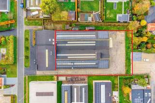 Loods van ca. 1.224 m² met overdekte stapelplaats van ca. 408 m² te huur in Oostnieuwkerke-Staden, nabij Roeselare.Het bedrijfsgebouw heeft...