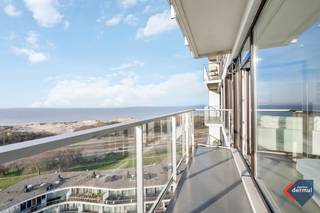 Au 11e étage de la résidence Nautilus, nous vous proposons cet appartement entièrement rénové, offrant une vue imprenable sur Ostende, la mer et...