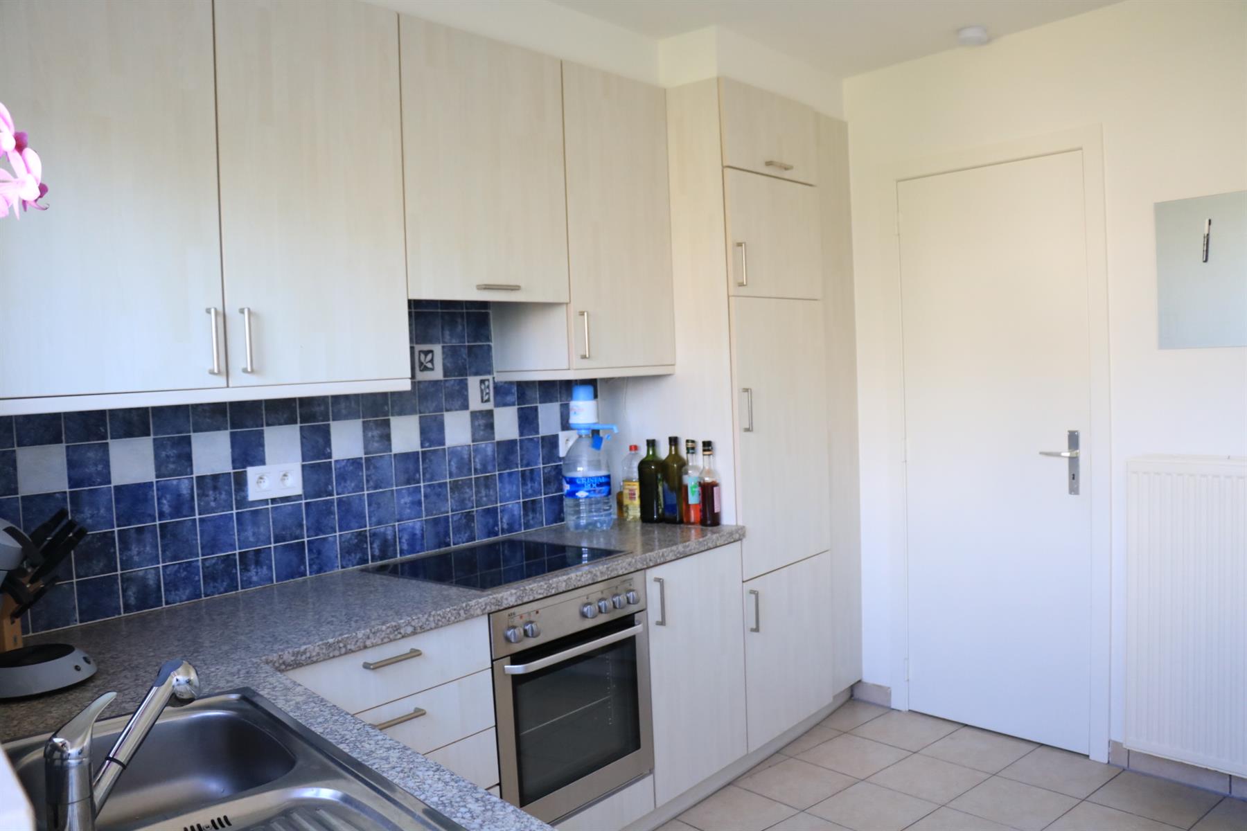 Recent duplexappartement gelegen aan de markt van Lennik. - foto 5