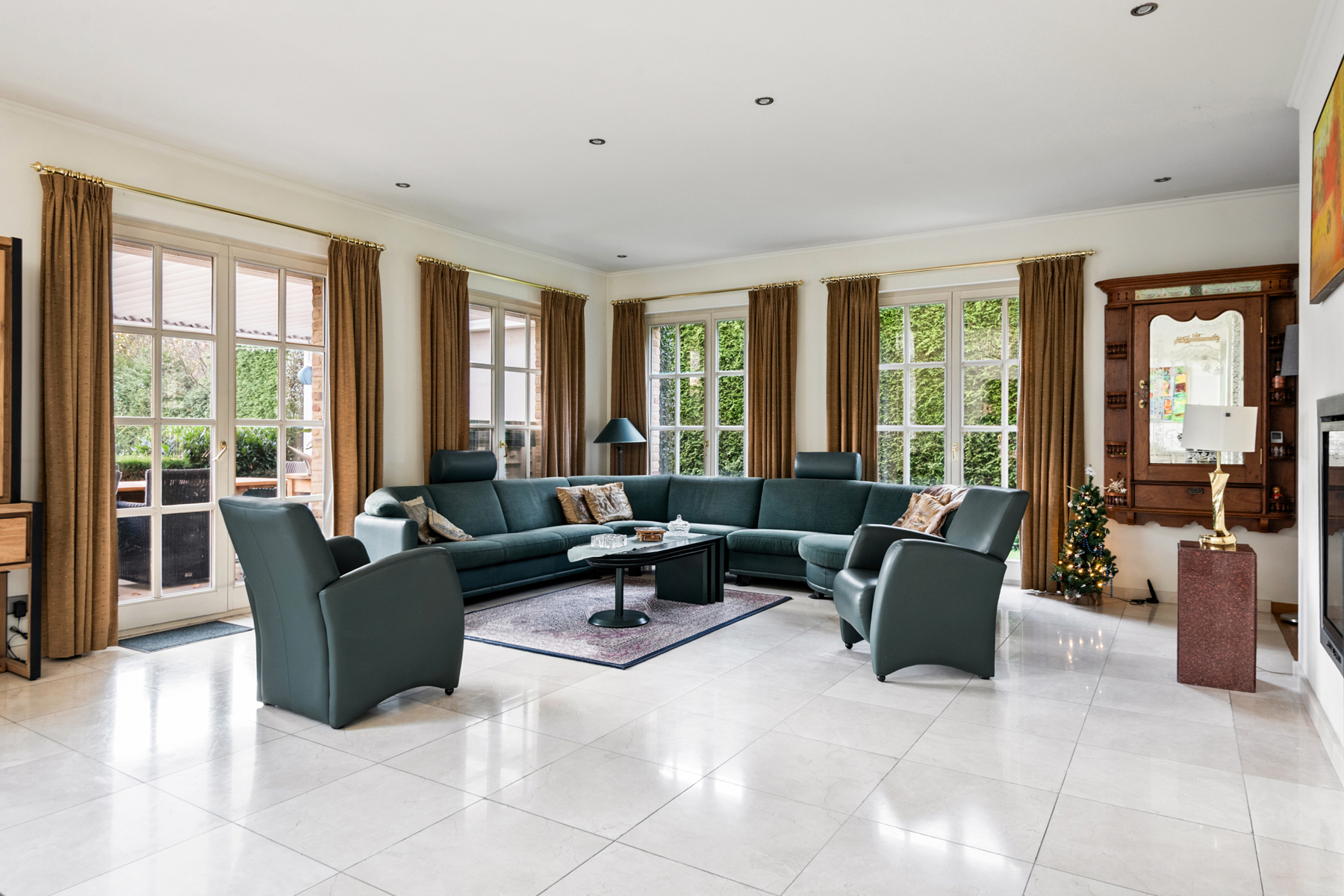 Lichtrijke, ruime villa met 6 garages op toplocatie vlakbij het centrum van Heide. - foto 5