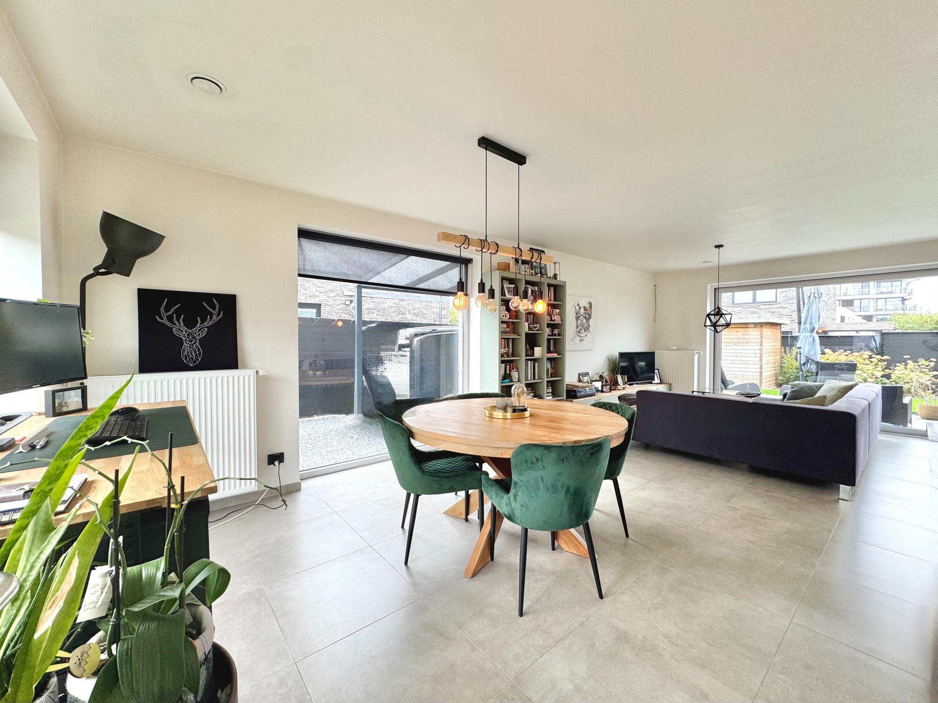 MODERNE HALFOPEN WONING MET 3 KAMERS, TUIN & CARPORT - foto 1