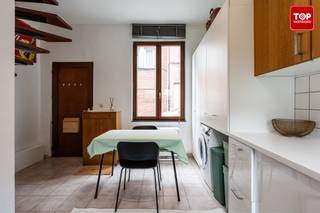 Welkom in deze charmante (starters)woning, gelegen in een rustige straat op enkele stappen van het historisch centrum. De woning is instapklaar...