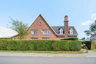 -- JEZUS-EIK --- Gelegen in een gewilde residentiële wijk – BLOEMENWIJK – biedt dit prachtige appartement (duplex) van +/- 288 m² een aangename...