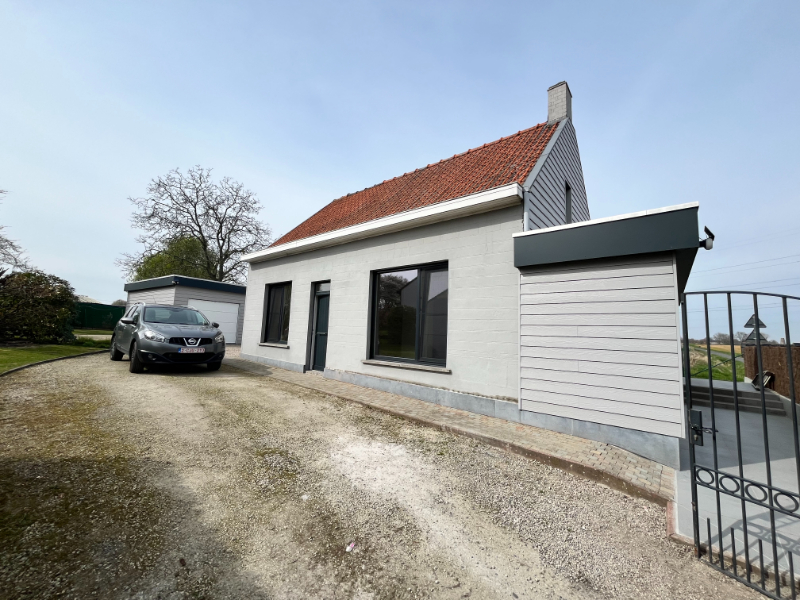 Landelijk gelegen woning met tuin en 3 garages - foto 1
