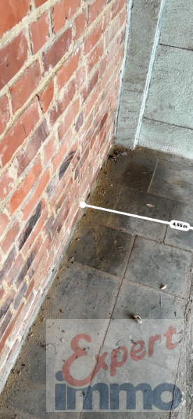 Droge afgesloten garage TE HUUR aan de zuidkant van het Station te KORTRIJK met afmetingen : Breedte : 3,03 meterDiepte : 4,55 meterHoogte...