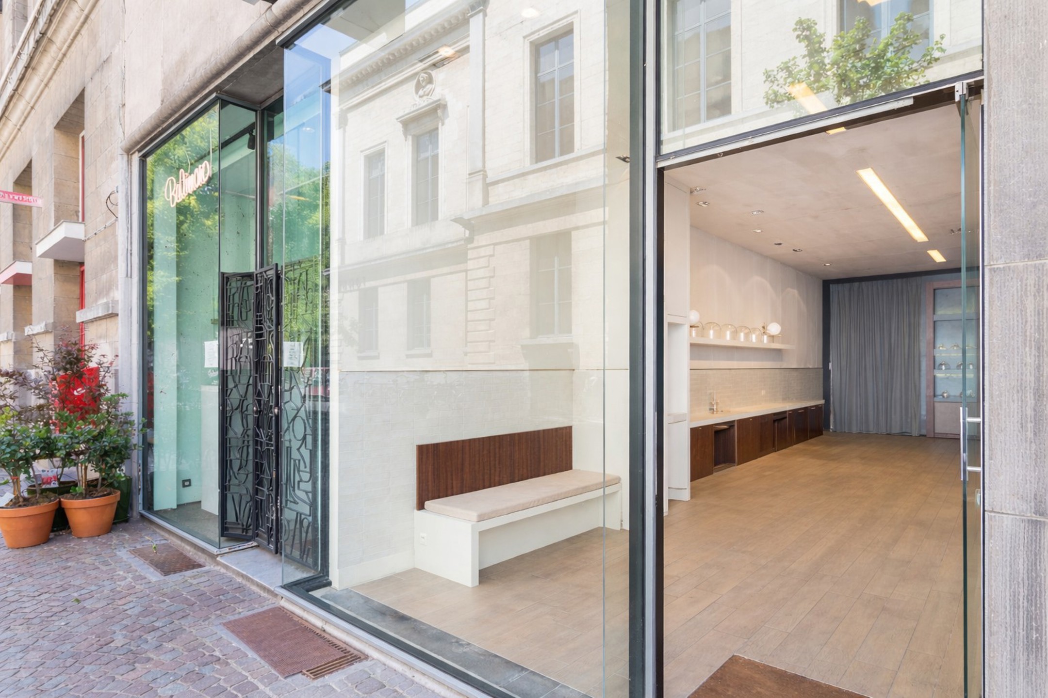 Commercial for rent in Antwerp - photo 2