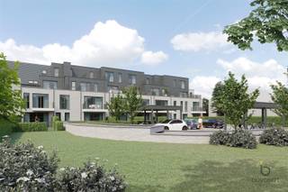 <p><span>PENTHOUSE: Duplex met één slaapkamer en bureau of 2de slaapkamer in het centrum van Schilde, de werken zijn bijna beëindigd van deze prachtige NIEUWBOUW Residentie CONSCIENCE. </span></p><p><span> </span></p><p><span>Kopen aan 6% btw op de constructies is hier mogelijk zowel voor enige/eigen woonst als voor investeerders (15j verhuur). Wij informeren u er graag over.</span></p><p><span> </span></p><p><span>In een modern gebouw met lift bevindt zich deze penthouse op de tweede verdieping. Omvat inkomhal, gastentoilet, leefruimte met toegang tot het terras, ingerichte open keuken met alle nodige toestellen, berging/wasplaats met aansluiting voor wasmachine en droogkast, 1 slaapkamer en een ingerichte badkamer met een lavabomeubel en inloopdouche of bad. </span></p><p><span>Dit appartement wordt volledig afgewerkt: keuken, sanitair, binnendeuren, parketvloer, ingemaakte kasten in vestiaire, dressing, slaapkamer...</span></p><p><span> </span></p><p><span>Residentie Conscience is een project van 'Westhoek', bestaande uit 16 appartementen met één, twee of drie slaapkamers, warvan 4 duplex appartementen/penthouses.</span></p><p><span>De residentie biedt een ideale thuisbasis aan mensen die willen genieten van de gezellige levenssfeer die Schilde te bieden heeft.</span></p><p><span> </span></p><p><span>De appartementen zijn ontworpen met een groot oog voor detail, met veel lichtinval.</span></p><p><span>Dankzij het design en de grote raampartijen ervaart u er het ultieme ruimtegevoel.</span></p><p><span>Het gebouw is zo ingedeeld dat elk appartement over een terras of tuin beschikt.</span></p><p><span>Gezellig ingerichte tuintjes zodat u optimaal kan genieten van de avondzon.</span></p><p><span>De ondergrondse parking zorgt ervoor dat thuiskomen in alle comfort kan gebeuren, voorzien van ondergrondse autostaanplaatsen (+28.900€) of buiten autostaanplaatsen (+15.000€), privatieve bergingen (+ 7.000€) - inclusief fietsenberging.</span></p><p><span> </span></p><h3><span>Afwerking volgens budgetten in het lastenboek: hoogwaardige materialen, zoals parket, vloerverwarming warmtepomp, gebouwd volgens BEN-principes, E-peil max 30,...</span></h3><p><span>Centrale ligging, gelegen nabij het dorp, omgeven door een aangelegde tuin. Vlakbij winkels, openbaar vervoer, gemakkelijke bereikbaarheid, vlakbij fiets- en wandelroutes om de natuur op te zoeken.</span></p><p><span> </span></p><p><span>Prijzen zijn vermeld excl kosten registratie op de grondwaarde en btw op de constructiewaarde, notaris ereloon, aansluitingskosten nutsvoorziening. </span></p><p><span>U bent van harte welkom om de plannen en mogelijkheden samen te bespreken. Plan alvast uw afspraak bij ons op kantoor</span><span>!</span></p><p><span> </span></p>