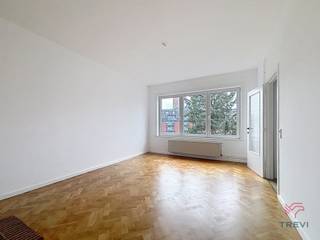 WOLUWE-SAINT-PIERRE, à proximité de la Maison communale et à deux pas du Parc de la Woluwe. Situé au 3ᵉ étage d’un petit immeuble,...