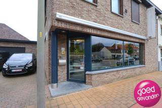 INSTAPKLARE WONING met 4 slaapkamers en 2 badkamers, en RUIME HANDELSZAAK op het gelijkvloers volledig voorzien van alle faciliteiten voor horeca,...
