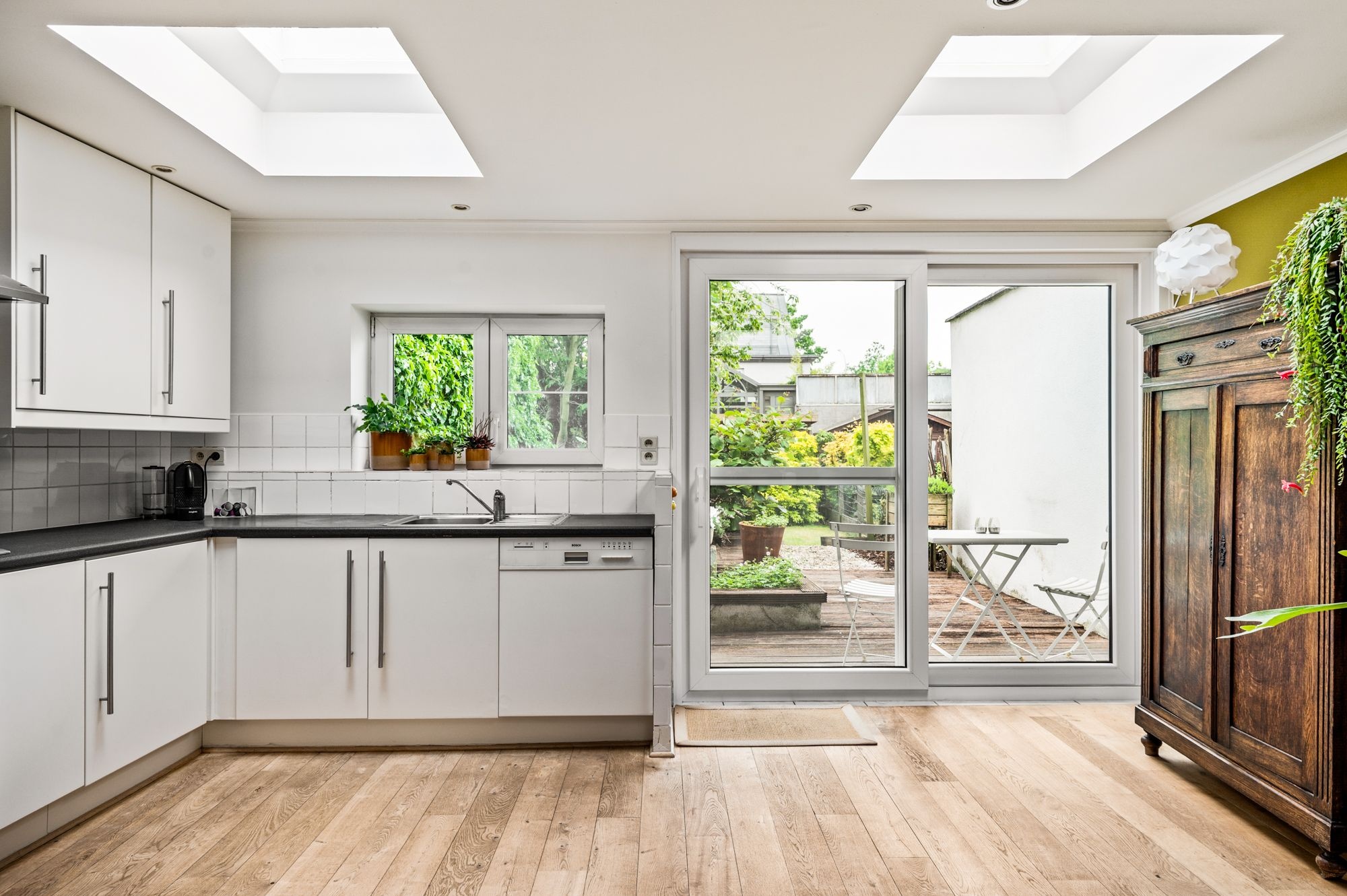 Prachtige, centraal gelegen instapklare en energiezuinige woning ! - foto 5