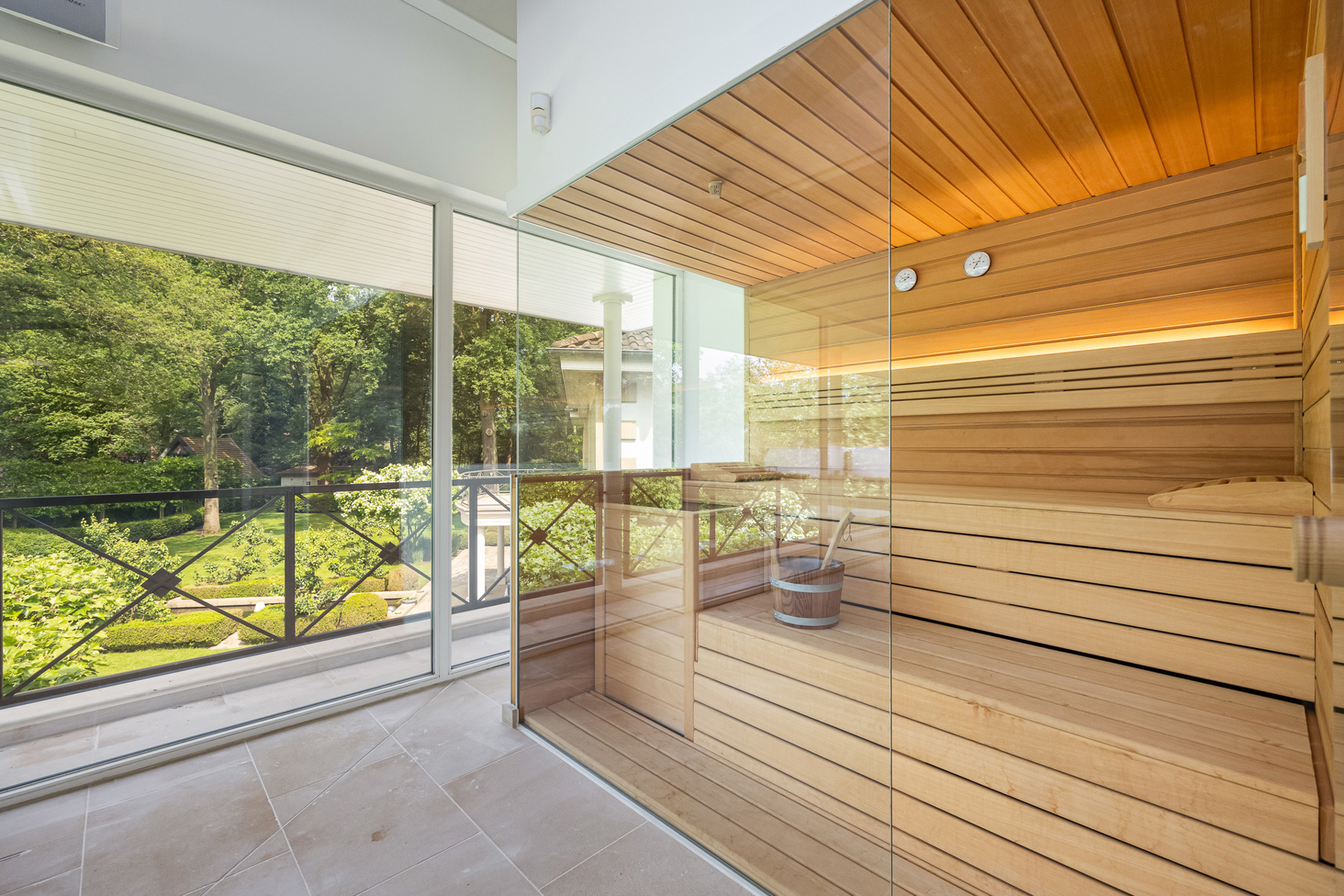 House for sale in Brasschaat with 5 bedrooms - photo 3