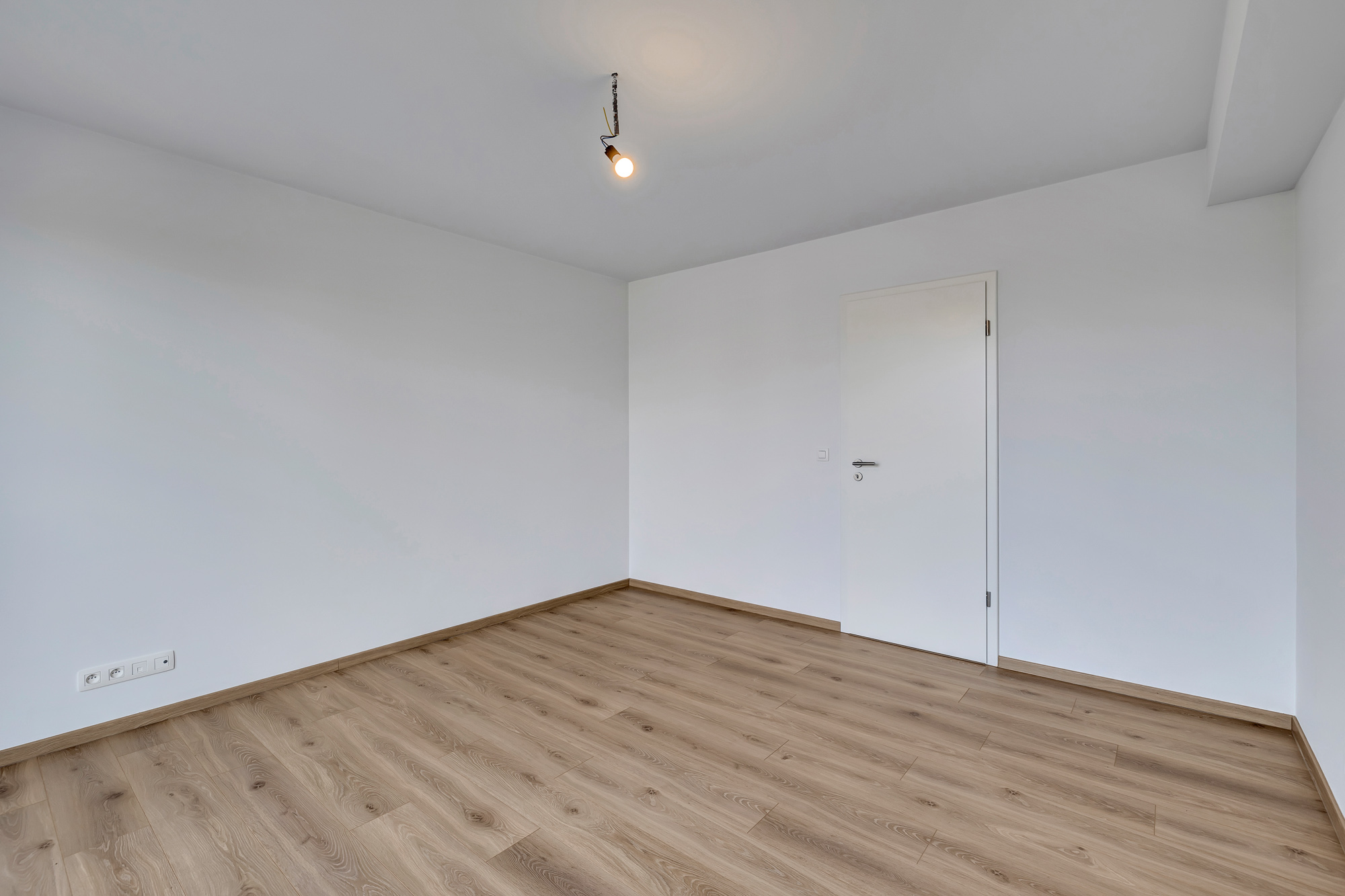 Volledig afgewerkte nieuwbouwwoning met 5 slaapkamers - foto 5