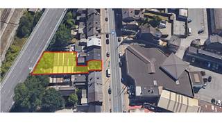 Charleroi - Trevi La Propriété vous présente ce hangar de 550m² d'un seul tenant. L'immeuble qui servait d'accès au hangar a subi un sinistre mais l'accès reste libre. Ceci est sans doute une bonne occasion pour redessiner la devanture et rebâtir quelque chose de très fonctionnel.idéalement situé, près des accès de circulation rapide. Prix souhaité 295.000