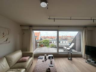 This spacious triplex apartment offers an ideal combination of space, light, and comfort.Upon entering, there is an entrance hall with a separate...