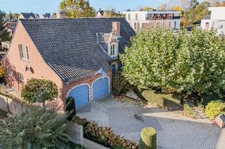 A haven of peace, comfort and characterDiscover this charming country-style villa, beautifully located in the green and quiet surroundings of...