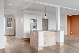 Cet appartement unique est situé en plein cœur d’Anvers, sur la réputée Mechelsesteenweg. Grâce à la proximité des meilleurs hotspots, des...