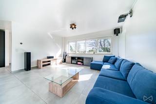 We Invest heeft het genoegen u deze prachtige volledig nieuwe bel-etage woning uit 2025 voor te stellen, met een totale oppervlakte van 240 m²...