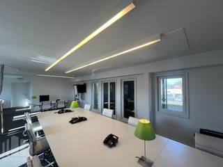 Dit moderne kantoor van 86 m² ligt op een absolute toplocatie, op slechts 500 meter van de oprit van de <strong>E40 </strong>in Sint-Denijs-Westrem. Ideaal voor bedrijven die vlot bereikbare en professionele werkruimtes zoeken.<br /><br />Gelegen op de 2e verdieping, omvat de ruimte een <strong>open werkplek</strong>. Voorzieningen omvatten computervloeren, ledverlichting, airconditioning, mechanische ventilatie en verwarming/koeling via VRV-units. Meubilair kan optioneel worden overgenomen. <br />Het gebouw beschikt over toegangscontrole met badge, een parlofoon, brandalarm, sanitair per verdieping en een lift.<br /><br />Voor het gebouw stopt ook een bushalte met rechtstreekse verbinding naar het station Gent-Sint-Pieters. Rondom het gebouw zijn er verschillende parkeerplaatsen en er kan 1 ondergrondse parkeerplaats worden gehuurd. <br /><br />Voor meer informatie, een vrijblijvend plaatsbezoek of het lastenboek, neem contact op met <strong>PANORAMA B2B GENT KANTOREN</strong> via <strong>09 225 09 02</strong>.<br />