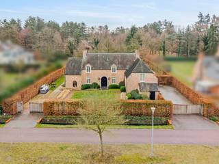 Deze prachtige Vlassak Verhulst villa in Oud-Turnhout is een droomwoning voor wie op zoek is naar ruimte, comfort en luxe. Deze villa is gelegen...