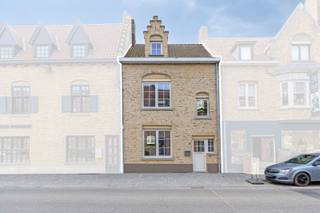 In het historische centrum van Diksmuide bieden wij u deze charmante woning met 2 slaapkamers aan. Deze gezellige en instapklare woonst bevindt...