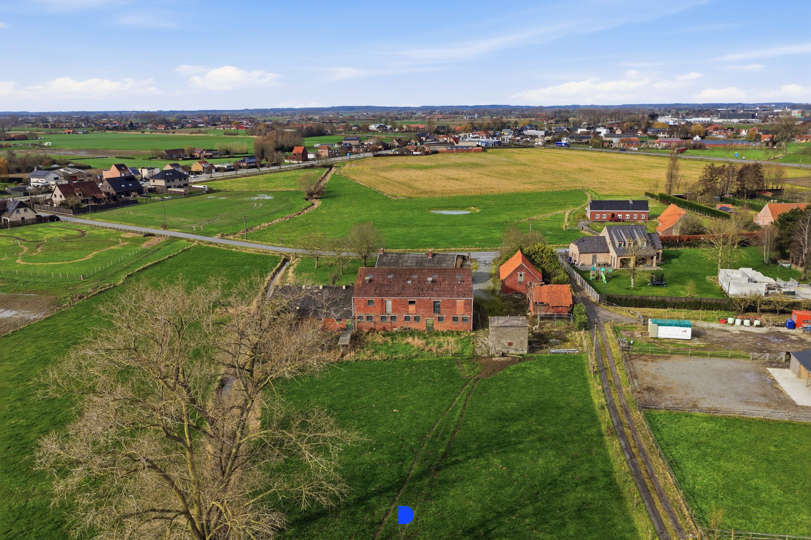 Hoeve met bijgebouwen en stallingen op 4.593m². - foto 4