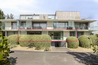 Modern appartement met twee slaapkamers te koop in de residentie "Charles & Ray Eames" te Oostduinkerke. Dit kwaliteitsvol afgewerkt appartement van Rietveld, gelegen langs de Oostdijkweg, beschikt over talloze ingemaakte kasten en bevindt zich op enkele passen van zee!Op zoek naar interessante immo te Koksijde - Oostduinkerke? Lees dan zeker verder!INDELING- inkom met ingemaakte kast- apart toilet- lichtrijke leefruimte met ingemaakte kasten (incl. bureau), ingedeeld in eet- en zitplaats- berging met aansluiting voor wasmachine- ruim terras (22,7m²)- geïnstalleerde keuken- slaapkamer 1 met stapelbed én ingemaakt stapelbed, met eigen douchekamer- slaapkamer 2, tevens met eigen douchekamerIn de kelder beschikt men over 2 privatieve bergingen en de mogelijkheid een staanplaats aan te kopen. TROEVEN+ Volledig bemeubeld en dus instapklaar appartement in een moderne residentie+ Uiterst lichtrijk door de grote raampartijen, zonnescreens aanwezig!+ Op wandelafstand van het strandInteresse in dit prachtig appartement te koop in Oostduinkerke? Neem contact op met de dossierverantwoordelijk Sarah Velle via 0470 10 52 78 of sarah.velle@dewaele.com.