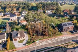 Mooi centraal gelegen bouwgrond voor open bebouwing, op de Olmensesteenweg te Ham.Het perceel is gelegen in een groene omgeving, met een zeer...