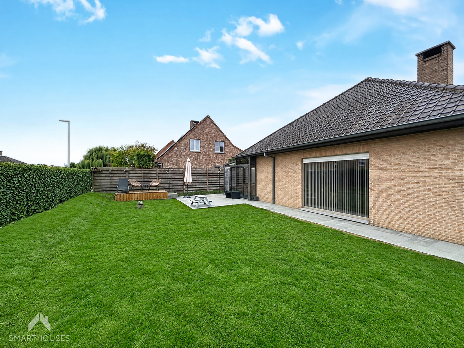 Vrijstaande woning met 3 slpkrs, garages, carport en tuin - foto 5