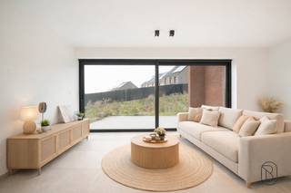 <article>
<div>
<div>
<div>
<div>
<div>
<div>
<p><strong>Ontdek dit kleinschalig project van 4 energiezuinige woningen waar comfort, kwaliteit en toekomstgericht wonen centraal staan.</strong></p>
<p>Deze <strong>moderne BEN-woningen</strong> zijn gebouwd volgens de hoogste normen en uitgerust met de <strong>nieuwste technieken</strong> op vlak van energiezuinigheid en wooncomfort. Denk aan optimale isolatie, ventilatiesystemen, hoogwaardige beglazing en duurzame installaties die zorgen voor <strong>lage energiekosten</strong> én maximaal woonplezier.</p>
<p>Elke woning biedt een <strong>ruime bewoonbare oppervlakte van 144 m²</strong>, ideaal ingedeeld voor gezinnen die op zoek zijn naar licht en ruimte. Bovendien liggen de woningen op <strong>zuidwestgerichte percelen van 256 m² tot maar liefst 791 m²</strong>. Hierdoor geniet je het hele jaar door van <strong>overvloedige natuurlijke lichtinval</strong> en <strong>zonovergoten tuinen</strong> – perfect voor wie houdt van buitenleven, ontspanning en privacy.</p>
<p><strong>Extra troef:</strong> indien je voldoet aan de wettelijke voorwaarden, kan je deze woning <strong>aankopen aan het verlaagde btw-tarief van 6%</strong>, wat een aanzienlijke financiële besparing oplevert.</p>
<p><strong>Kortom:</strong> deze ontwikkeling combineert hedendaags design met duurzame technologie, royale ruimtes en een uitstekende ligging. De ideale keuze voor wie toekomstgericht en energiezuinig wil wonen in een mooie, groene omgeving.</p>
<p>Wil je meer info, plannen inkijken of een bezoek inplannen? Neem gerust contact op: emiel@immobeguin.be</p>
</div>
</div>
</div>
</div>
<div></div>
<div>
<div></div>
</div>
</div>
</div>
</article>
<div></div>