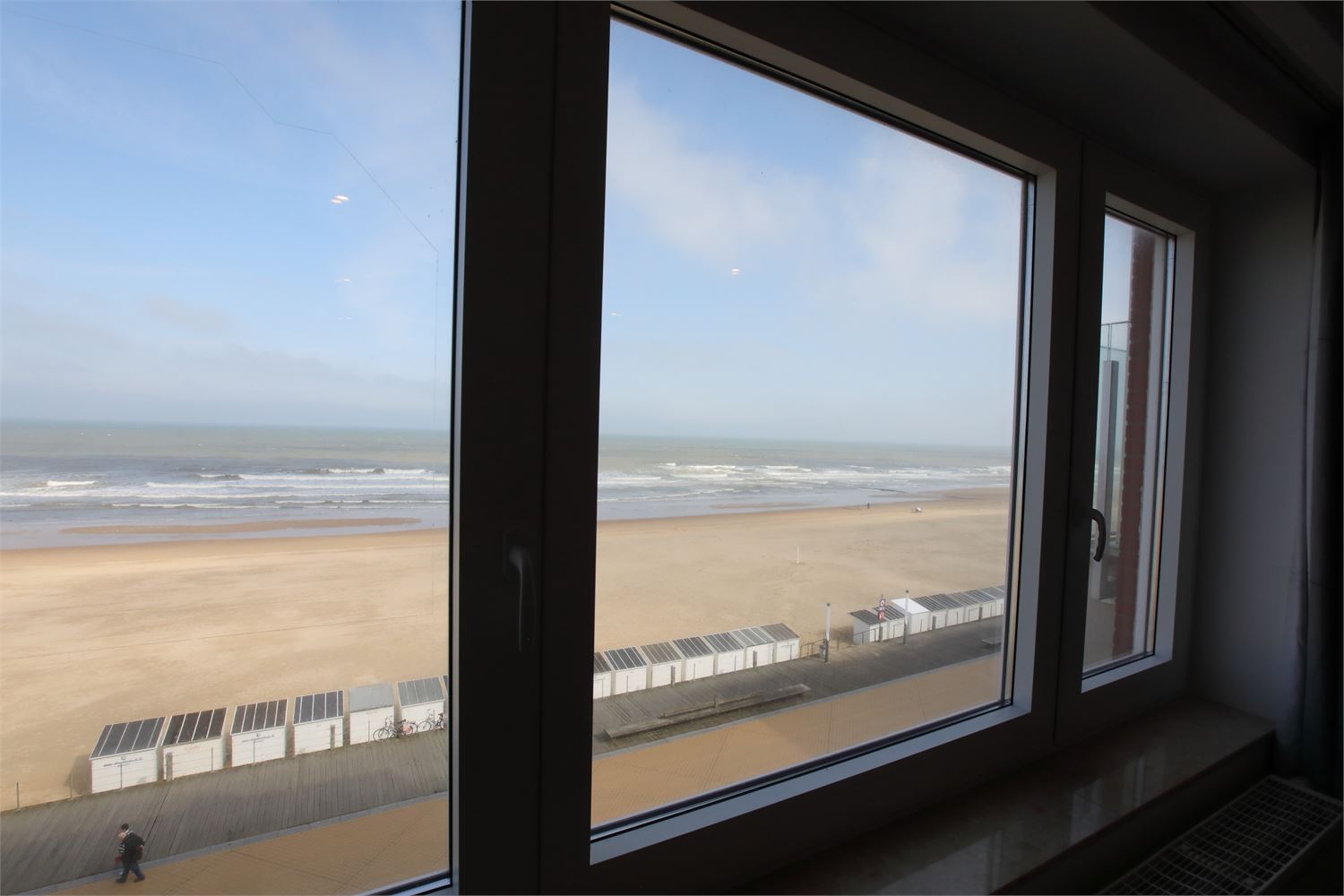 ADEMBENEMEND APPARTEMENT MET FRONTAAL ZEEZICHT ! - foto 5