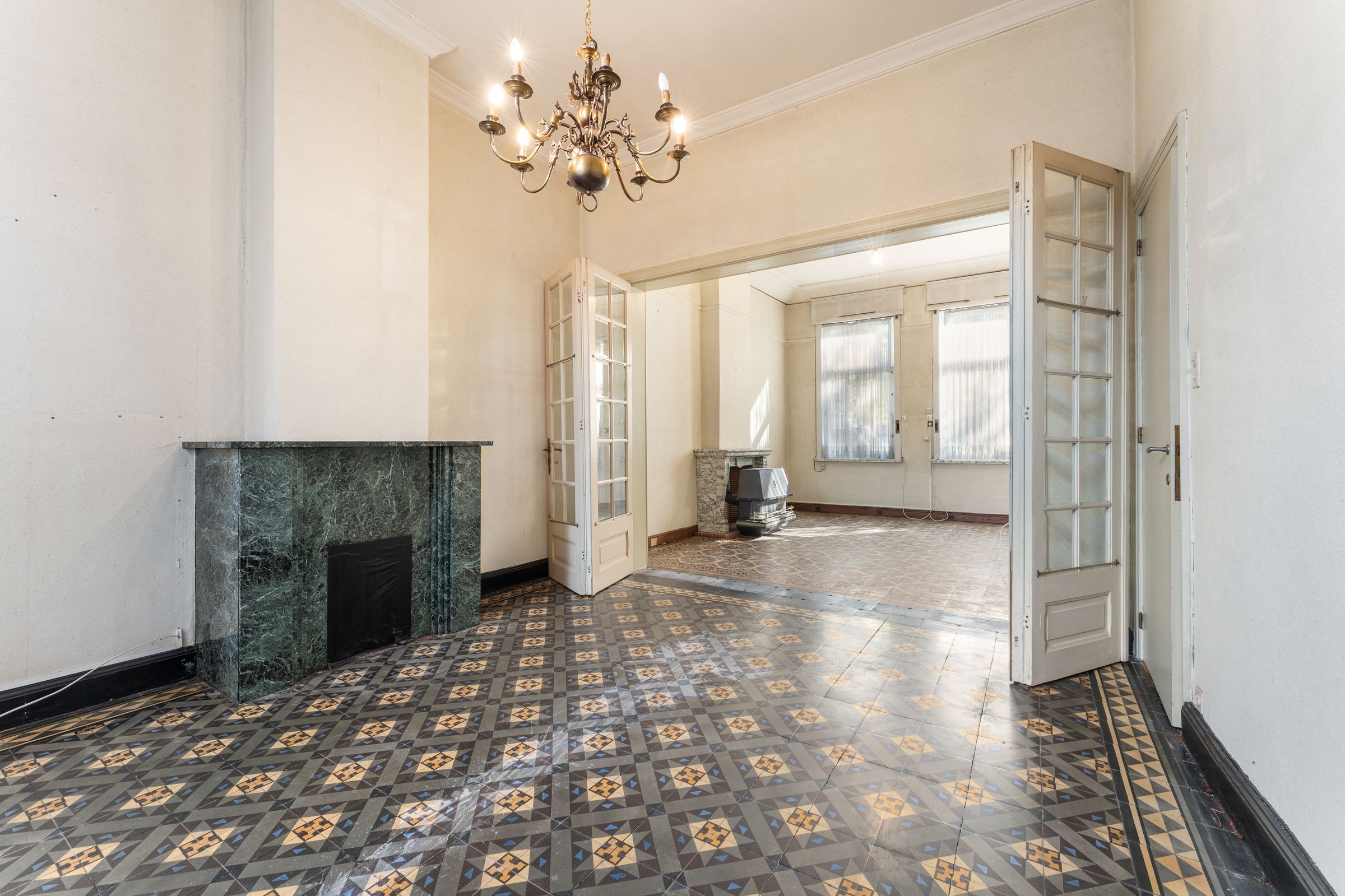 Te renoveren karaktervolle burgerwoning met authentieke elementen te Roeselare - foto 4