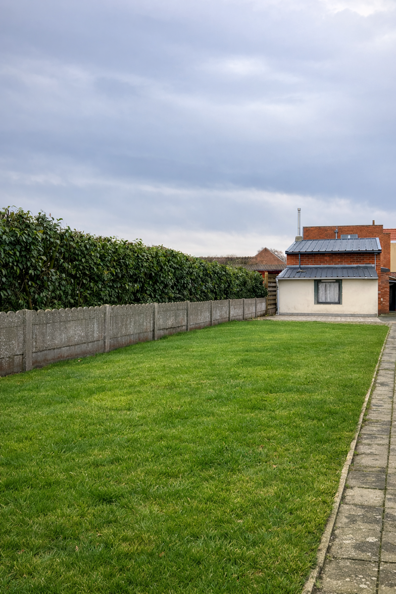 Vrijstaande te renoveren woning met uitzicht op de velden in Oud-Turnhout - Oosthoven. - foto 2