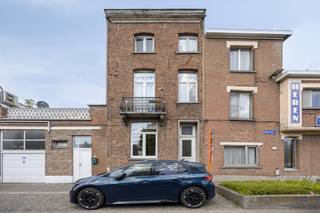 Un excellent emplacement, un bel espace de vie et un jardin urbain confortable - c'est ce que vous pouvez attendre de cette maison sur...