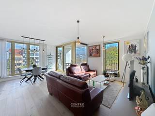 Instapklaar ENERGIEZUINIG (Energielabel A) appartement met 2 slpks én zonneterras te Blankenberge!<br /><br /><strong>INDELING:<br /><u><em>Tweede verdieping:</em></u></strong><br />Inkomhal met vestiaire - aangename en LICHTRIJKE living met volledig ingerichte open keuken (O.o. met werkblad in composiet, fornuis, dampkap, combi-oven, frigo én vaatwasmachine) - wasplaats (met alle voorzieningen voor wasmachine en droger) - afzonderlijk gastentoilet (met lavabo) - badkamer (O.a. met dubbel lavabomeubel, hangtoilet en inloopdouche) - 2 ruime slaapkamers - ruim zonneterras.<br /><br /><u><em><strong>Kelderverdieping:</strong></em></u><br />Private kelderberging - gemeenschappelijke fietsenberging.<br /><br /><u><strong>Opmerkingen:</strong></u><br /><strong>- ENERGIEZUINIG appartement: Epc A (73 kWh/m2)!</strong><br />- De elektriciteit is volledig GOEDgekeurd!<br />- Ventilatiessysteem D.<br />- Videofonie aanwezig.<br />- Lift aanwezig.<br />- <span><span><span><span><span><span><span><span><span><span><span><span><span><span>Mogelijkheid tot aankoop van een dubbele garagebox onder het gebouw.</span></span></span></span></span></span></span></span></span></span></span></span></span></span><br /><br /><span><span><span><span><span><span><span><span><span><span><span><span><span><span>Bent u op zoek naar een </span><span>instapklaar, energiezuinig appartement</span><span> waar comfort, gezelligheid en een uitstekende ligging samenkomen? Dan is dit prachtig gelegen appartement op de </span><span>2de verdieping van Residentie Karmel</span><span> beslist een bezoek waard! </span></span></span></span></span></span></span></span></span></span></span></span></span></span><span><span><span><span><span><span><span><span><span><span><span><span><span><span>Een aantrekkelijke locatie met alles binnen handbereik: Winkels, openbaar vervoer, sportaccomodatie... Ideaal als </span><span>vaste woonst, tweede verblijf of investering aan de kust</span><span>. </span></span></span></span></span></span></span></span></span></span></span></span></span></span>Aarzel zeker niet om ons te contacteren om een bezoek te brengen aan dit onmiddellijk instapklare appartement met alle COMFORT: 050/70.01.02 - info@centro.be.