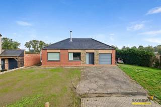 <p><span>Droomt u ook van een (t)huis mét paardenwei?</span></p><p><span>62 are in eigendom geeft plaats zat voor pony, paard of alpaca.</span></p><p><span>De woning zelf werd volledig 'aangepakt' en telt 3 slaapkamers.</span></p><p><span> </span></p><p><span>Het EPC is ook volledig in orde, met een B- Label moet je je geen zorgen meer maken.</span></p><p><span>Nieuwe ramen, dubbel glas, zonnepanelen, ... name it! Aan werkelijk alles is gedacht.</span></p><p><span>Verder is er nog een inpandige garage, een kelder en een zolder.</span></p><p><span> </span></p><p><span>Als toetje kunnen we bevestigen dat de elektriciteitsinstallatie conform bevonden is.</span></p><p><span> </span></p><p><span>Toch maar eens komen kijken? Maak een afspraak op 011343434</span></p><p><span> </span></p><p><span>Bestuursmaatregelen in het maatregelenregister: nee</span><span> </span></p><p><span> </span></p>