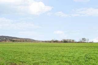 Located in a very quiet cul-de-sac, this fully renovated detached home enjoys open views over the surrounding greenery and the Kluisberg. Here,...