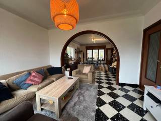 Deze ruime woning bevindt zich op een gunstige ligging vlakbij Gasthuisberg en IMEC,centrum Leuven, winkels, scholen, openbaar vervoer, E40 en...