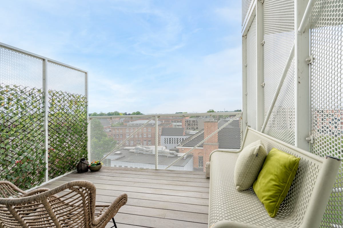 Adembenemend appartement met Leiezicht in hartje Kortrijk - foto 5