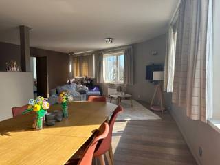 Dit zeer ruime duplexappartement beschikt over een bewoonbare oppervlakte van ca. 180 m² en telt drie slaapkamers en een aangenaam terras...