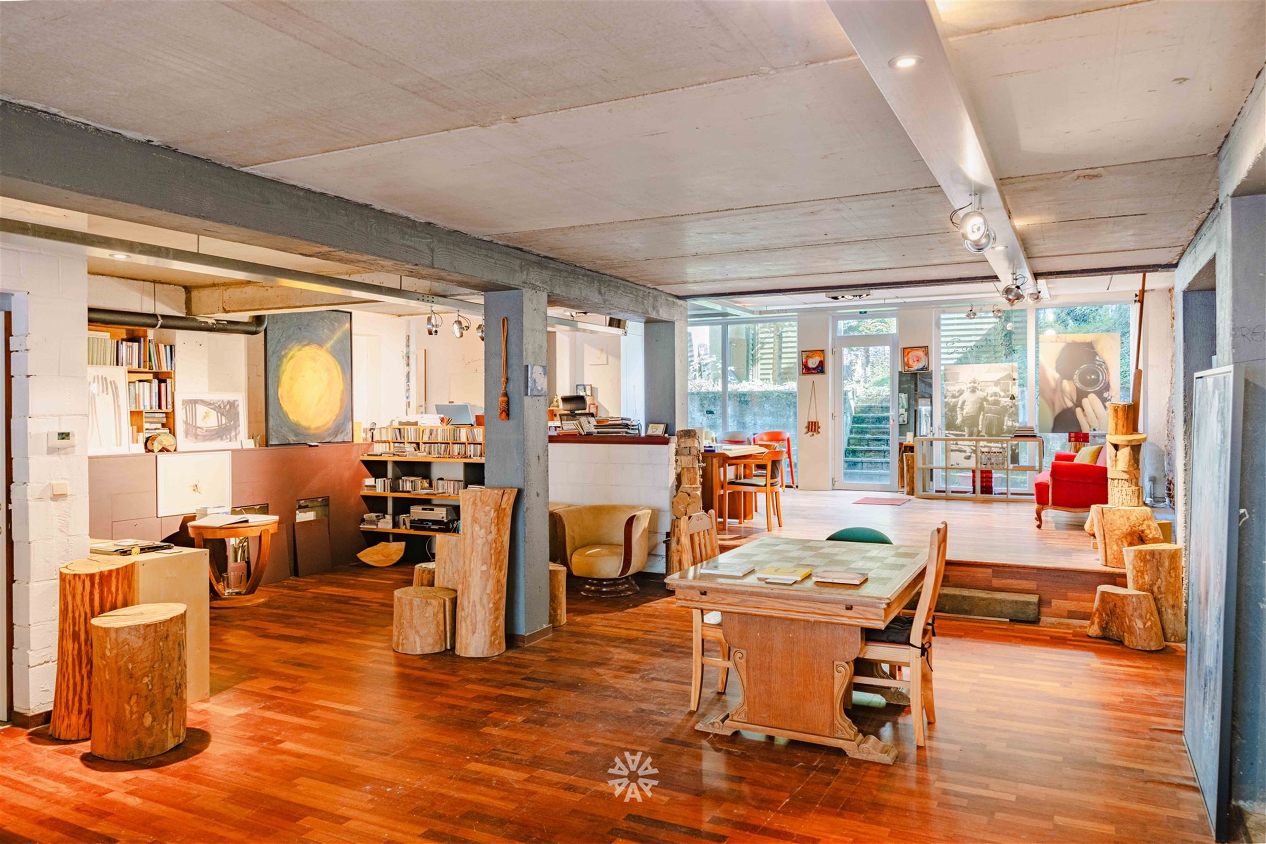 Uitzonderlijk handelspand met 4 studentenkamers en tuin op unieke ligging in Gent - foto 1